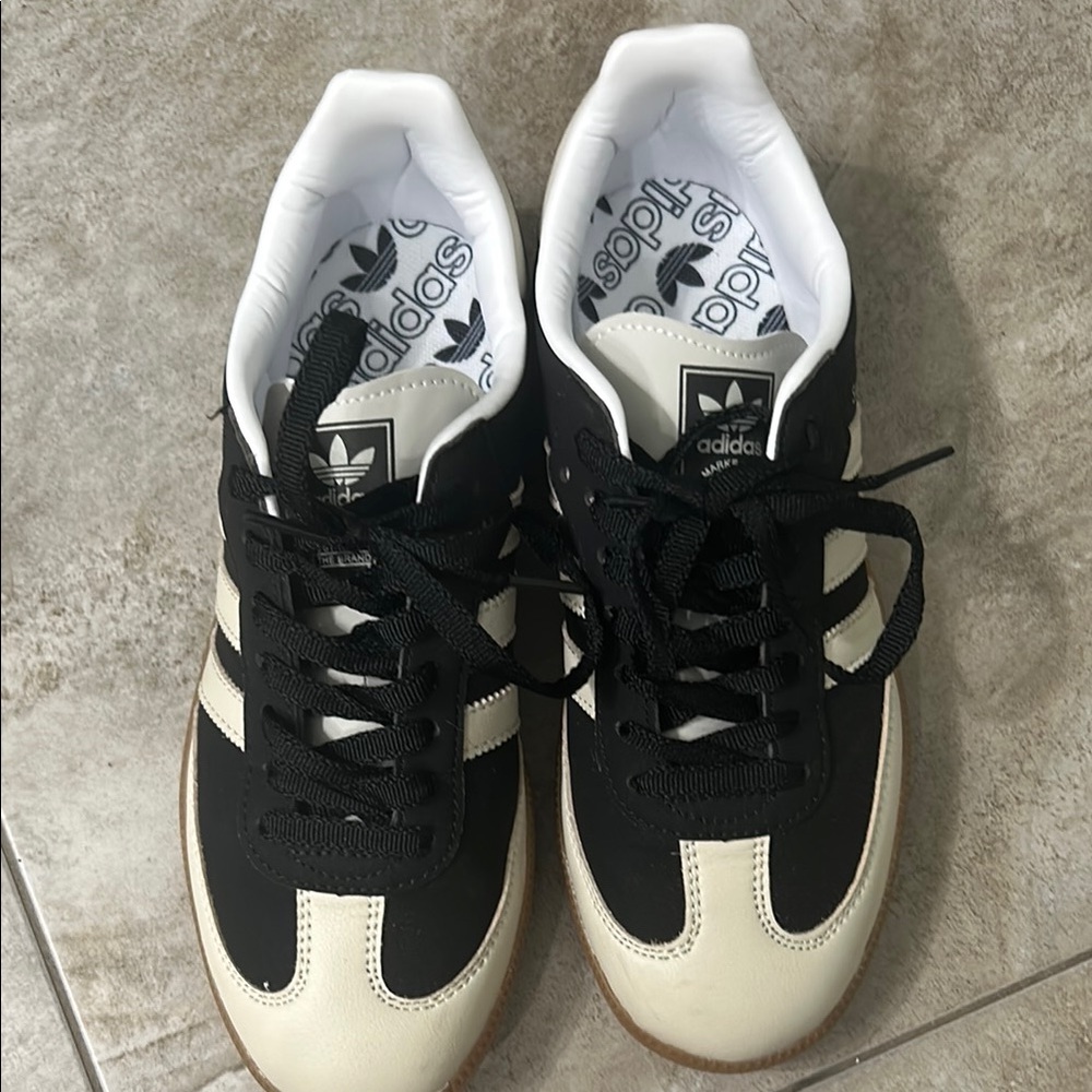adidas Samba Low-Top Black, White & Gum women’s Sneakers - Picture 3 of 6